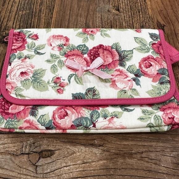 Other - Floral makeup bag with Pink Trim